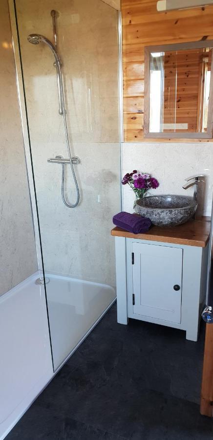 Secret Cloud House Holidays Luxury Yurts With Hot Tubs Cauldon Exterior foto