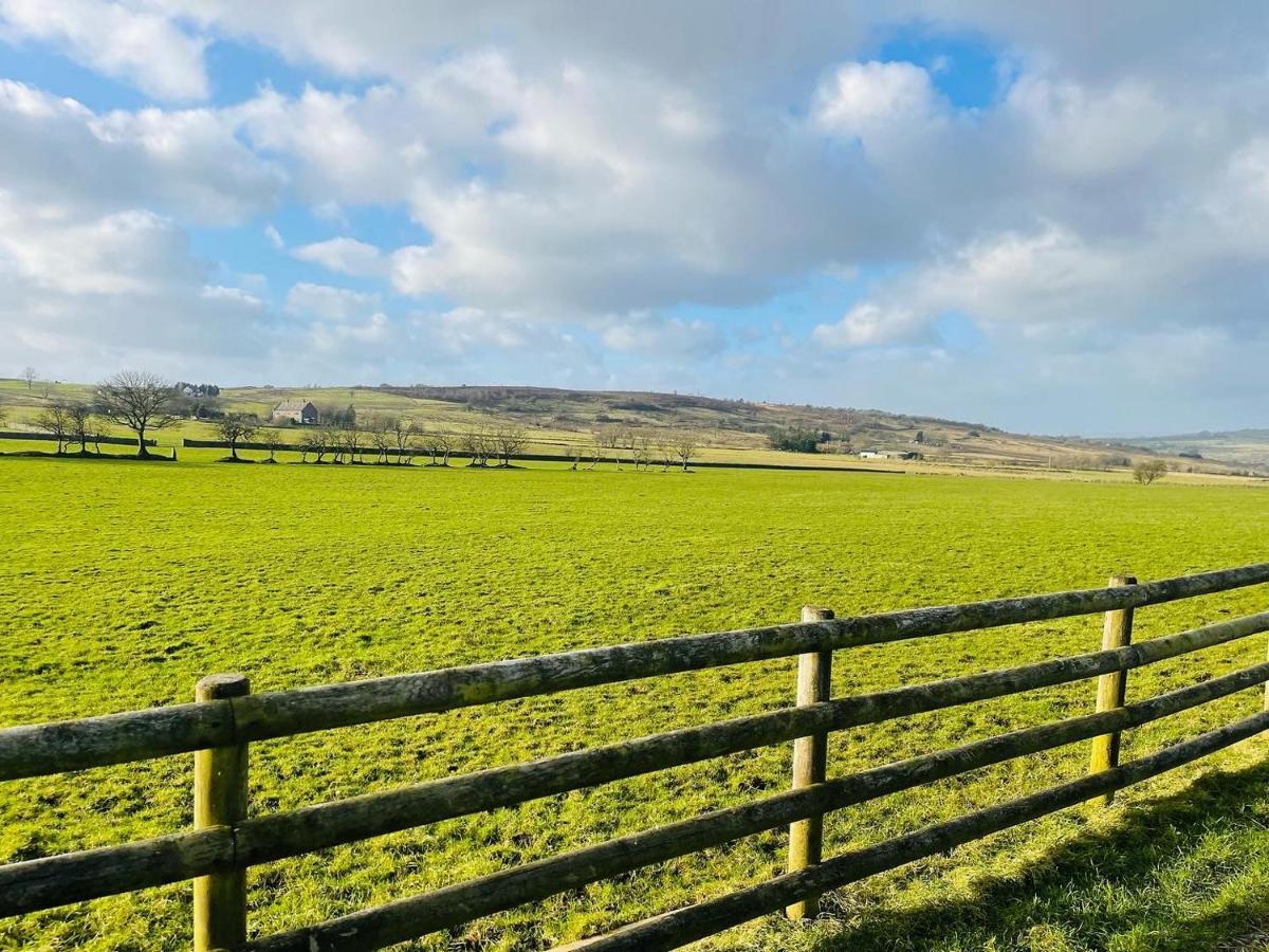 Secret Cloud House Holidays Luxury Yurts With Hot Tubs Cauldon Exterior foto