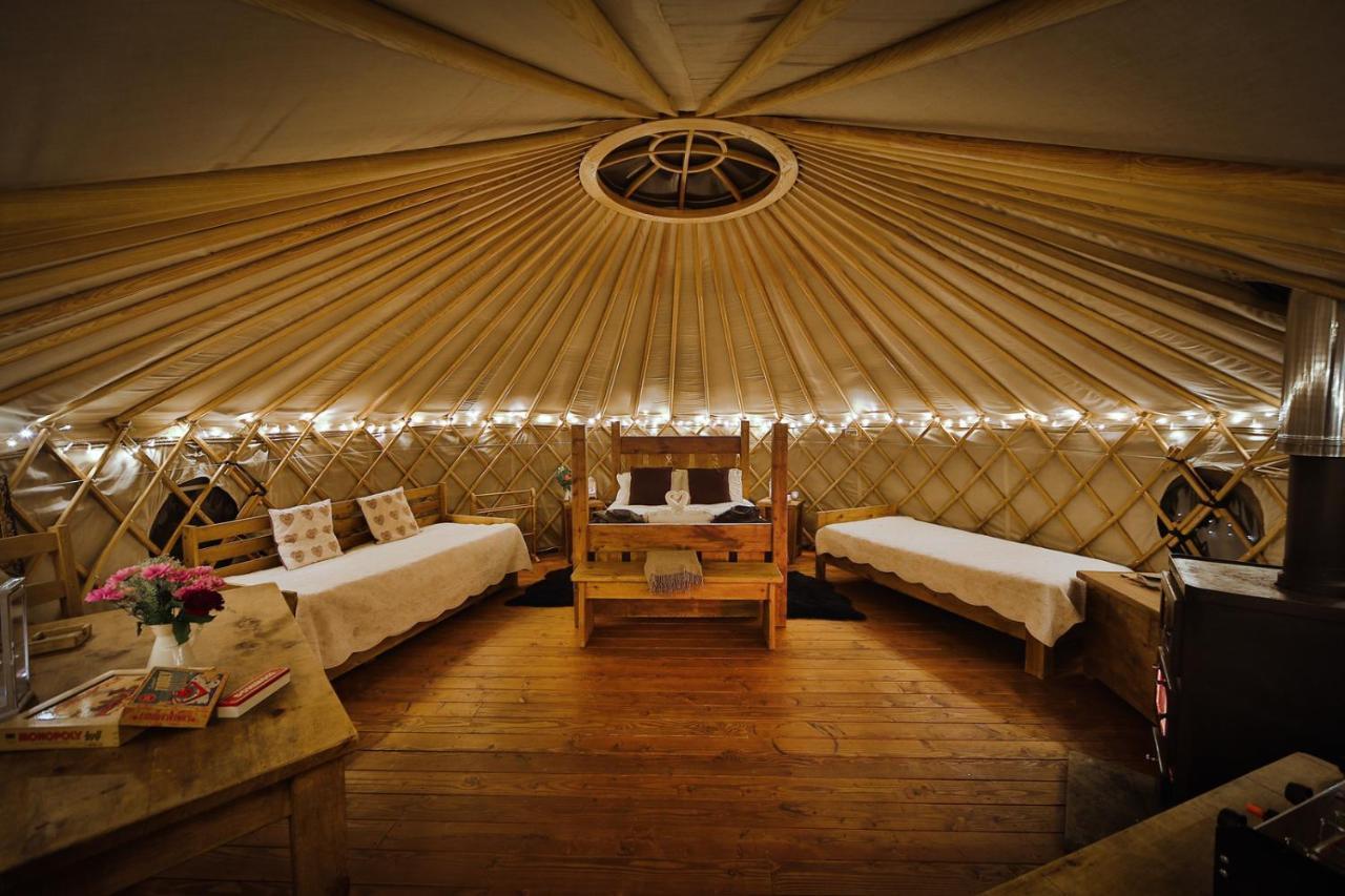 Secret Cloud House Holidays Luxury Yurts With Hot Tubs Cauldon Exterior foto